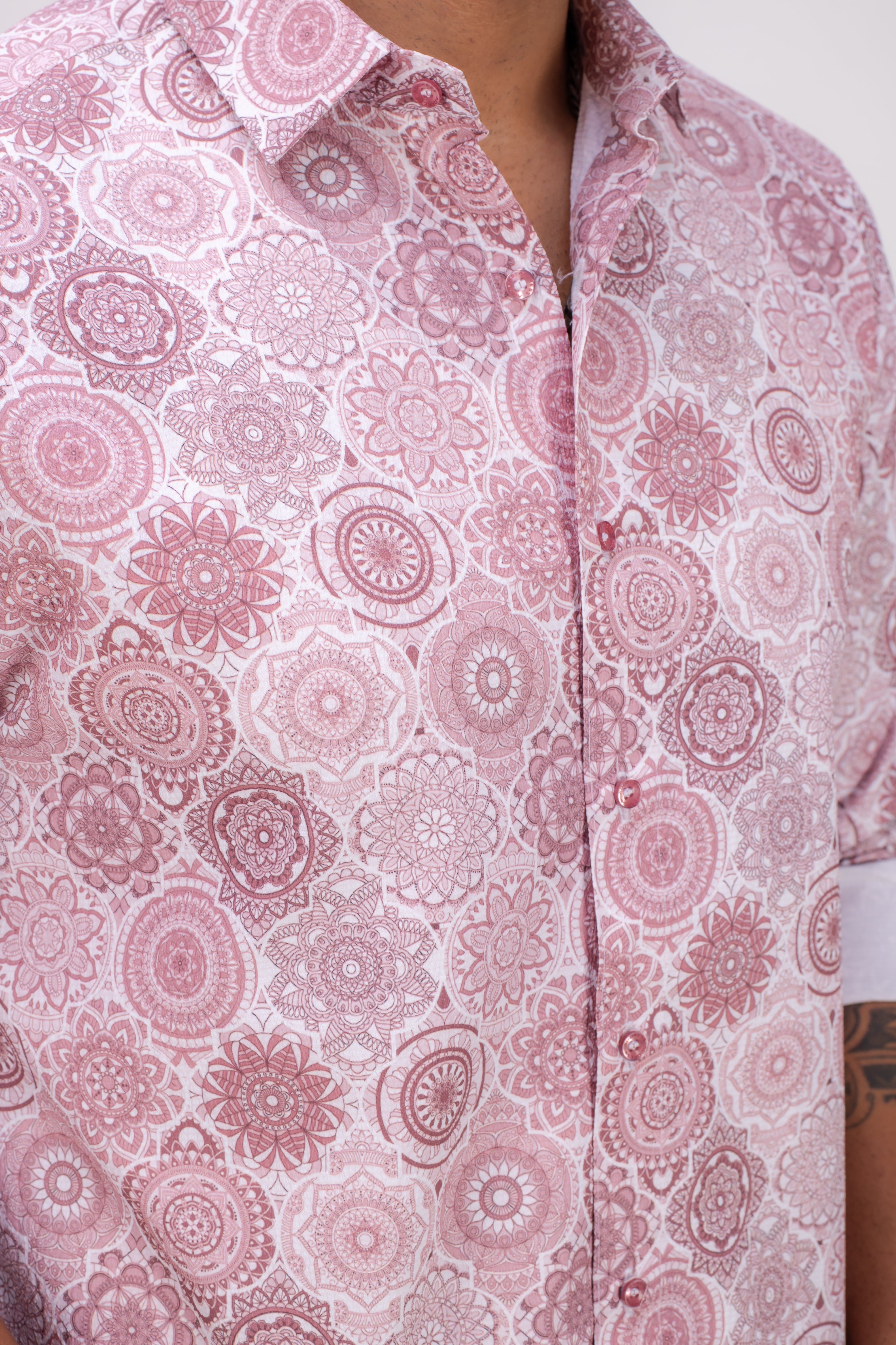 BROWN STRETCH ABSTRACT PRINT SHIRT