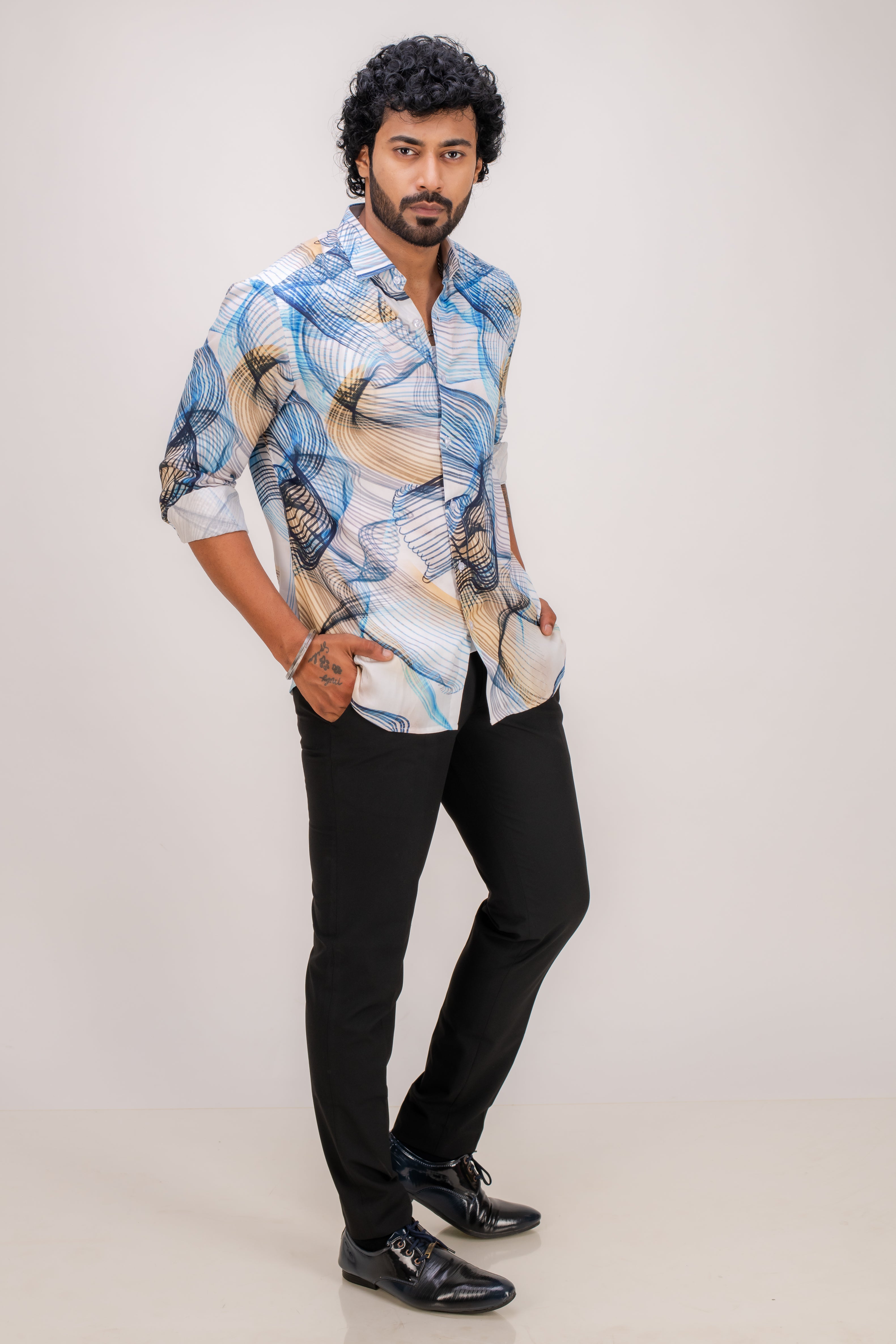 WHITE WRINKLE FREE ABSTRACT PRINT SHIRT