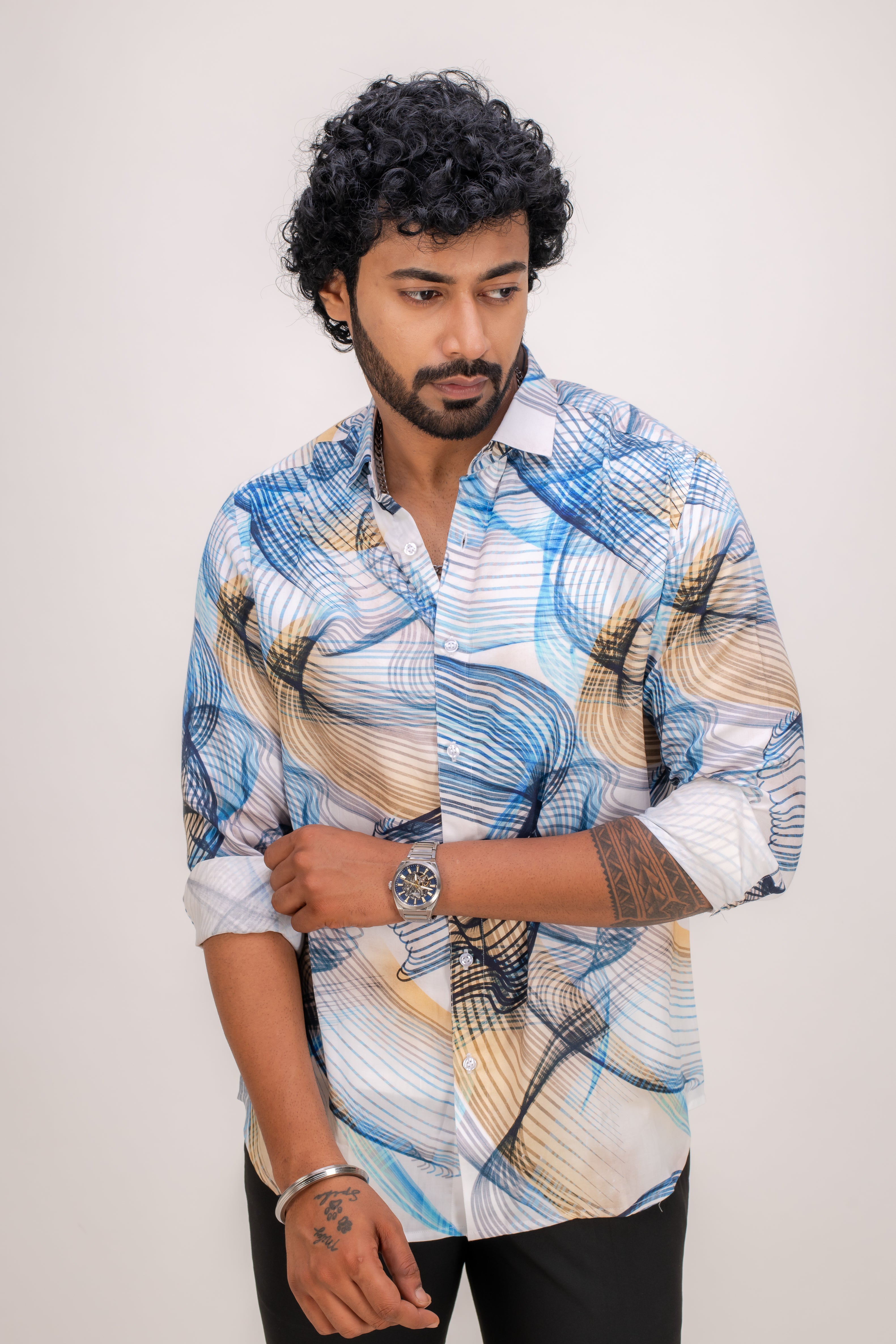WHITE WRINKLE FREE ABSTRACT PRINT SHIRT