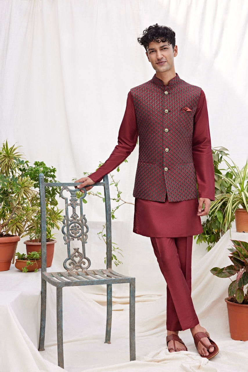 Maroon Kurta with Woven Nehru Jacket – Wedding & Festive Wear for Men